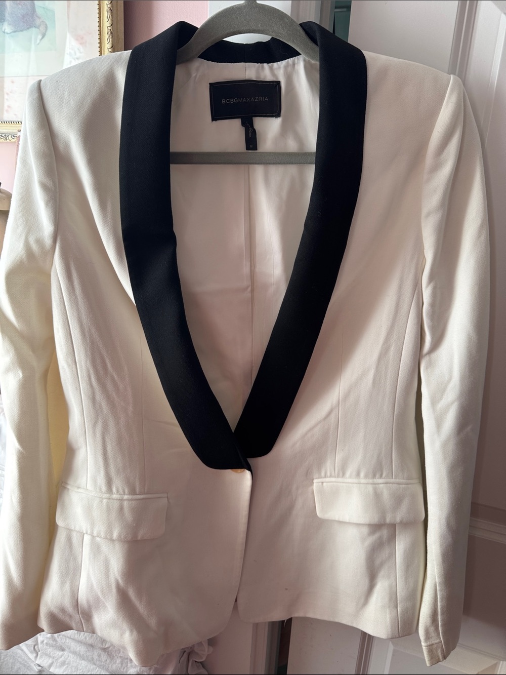 BCBGMaxAzria White Blazer with Black Shawl tuxedo Lapel sz med
